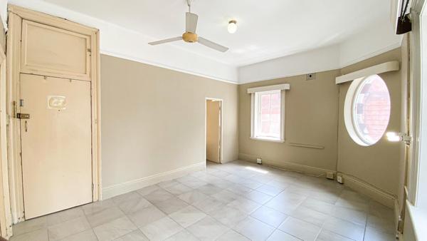 0.5 Bedroom Apartment To Let in Johannesburg Central